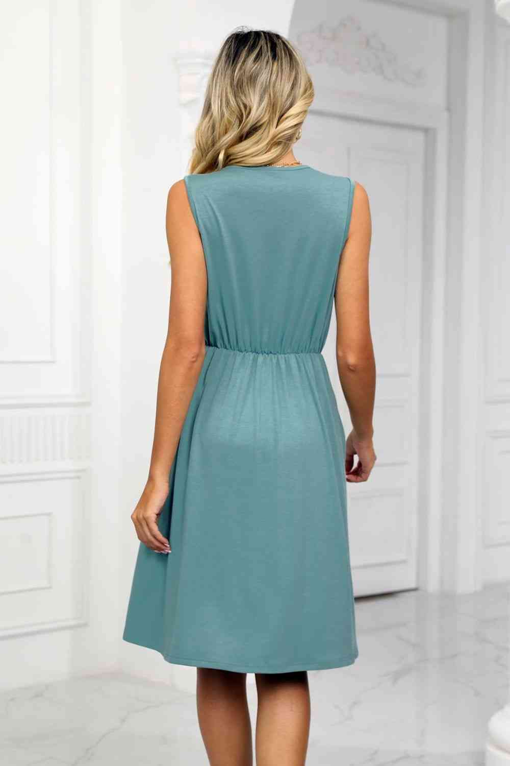 Contrast V-Neck Sleeveless Dress