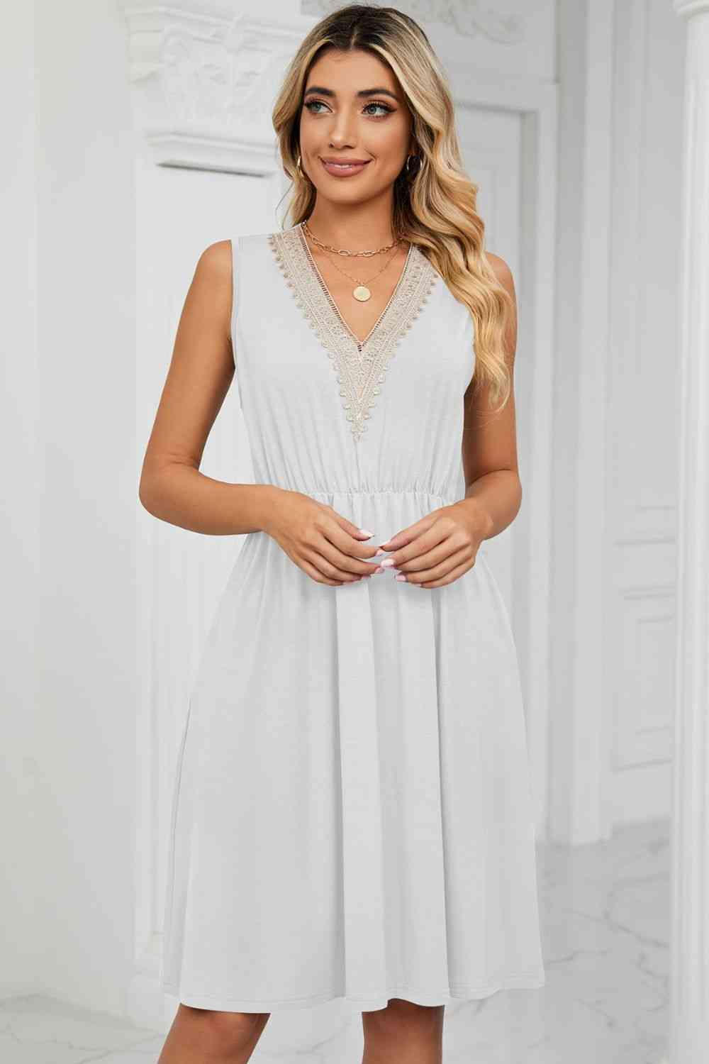 Contrast V-Neck Sleeveless Dress